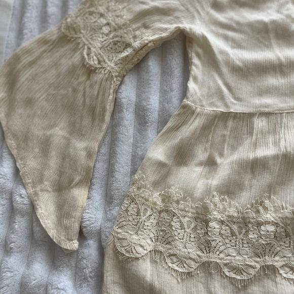 HOLLISTER off white/cream lace detail Boho bell sleeve top size S - Picture 4 of 12